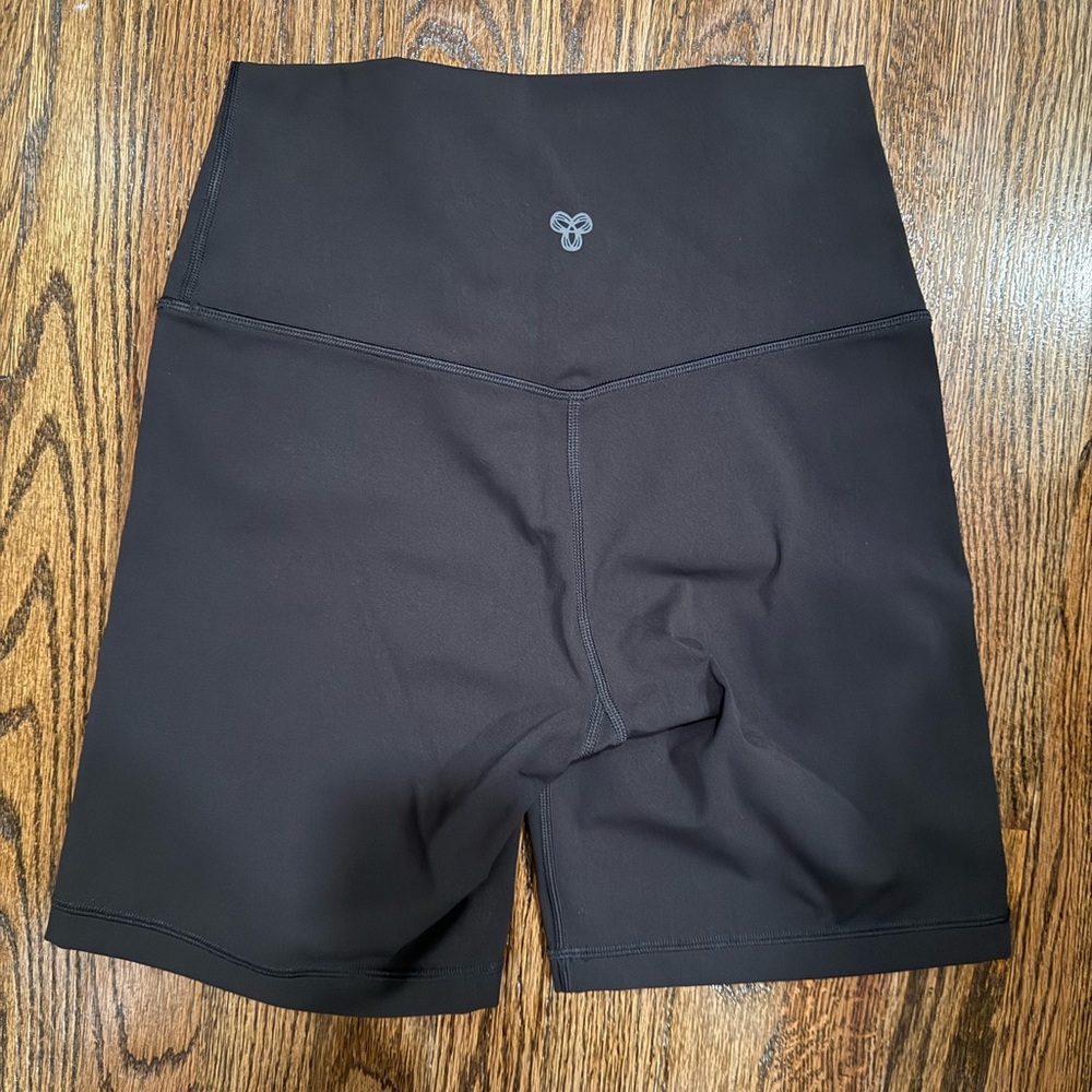 Aritzia TNA Women's High-Waisted Shorts
